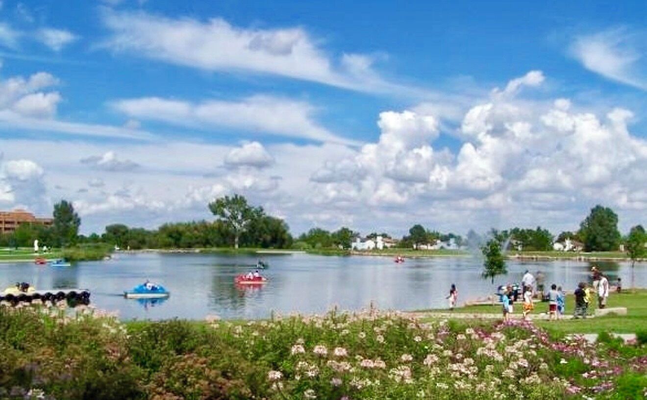 Vibrant, spacious tri-level home by park and lake, safe 