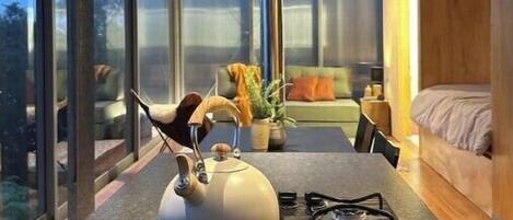 2 bedrooms, iron/ironing board, WiFi