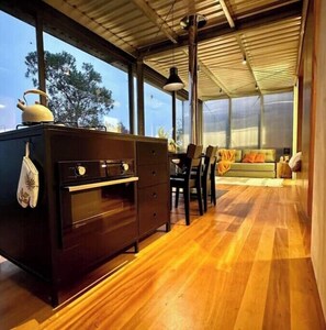 Interior - Shining Stone Cabana (Goncalves)