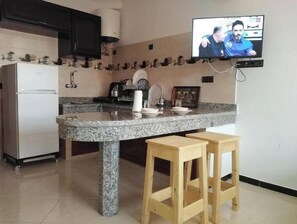 Fridge, stovetop