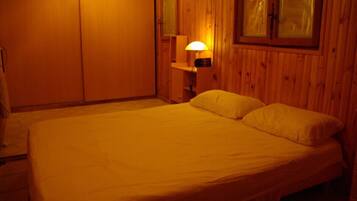 3 chambres, fer et planche Ă  repasser