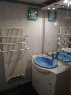 Shower, toilet paper