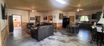 Circle R Ranch House, Secluded on Private Ranch