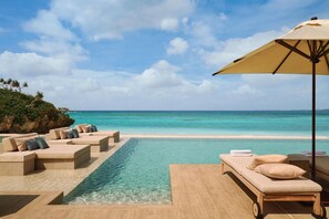 Kolam renang outdoor