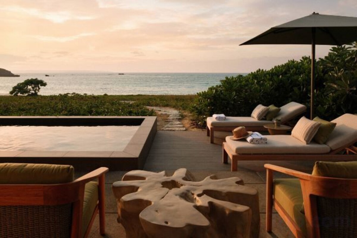 Beachfront Villa King