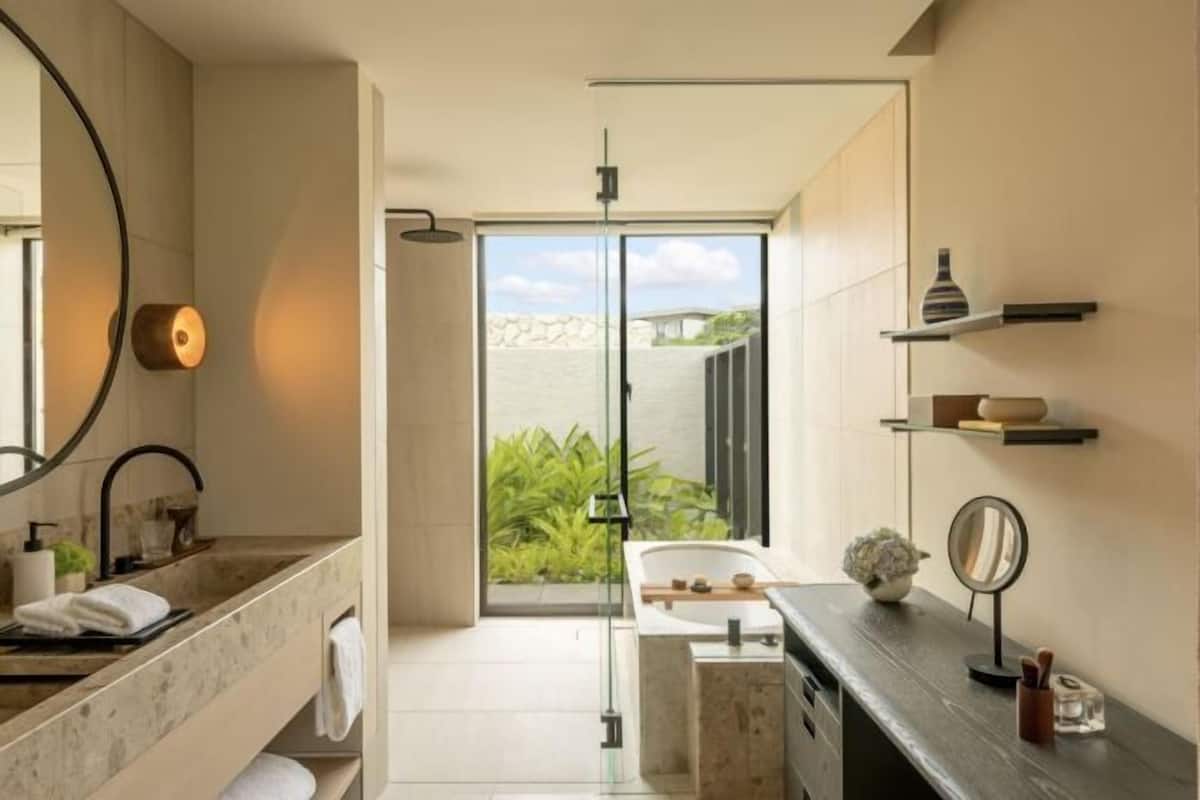 Separate bathtub and shower, deep-soaking bathtub, rainfall showerhead