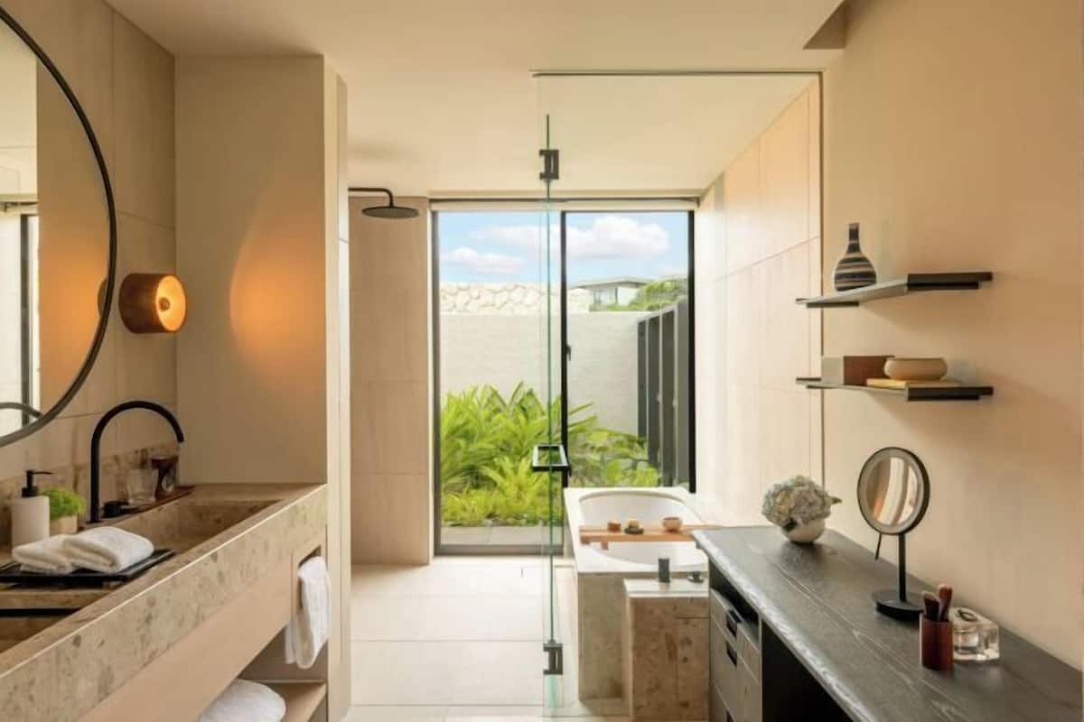 Separate bathtub and shower, deep-soaking bathtub, rainfall showerhead