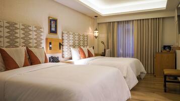 غرفة ديلوكس - منظر للفناء | 1 غرفة نوم وأغطية فراش متميزة وميني بار وخزنة داخل الغرفة