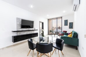Deluxe Apartment | Living area