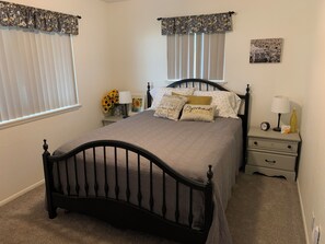 3 bedrooms, travel cot, WiFi, bed sheets