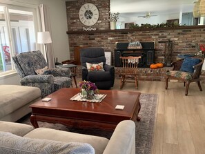 Televisor intel·ligent, reproductor de DVD i llibres 