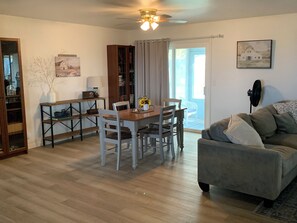 Smart TV, DVD player, books - Peaceful 3-bedroom Country Ranch House near Oroville (Oroville)