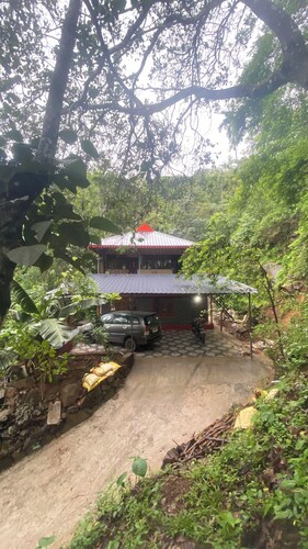 SK Paradise offers accommodation with free WiFi and free private parking.


