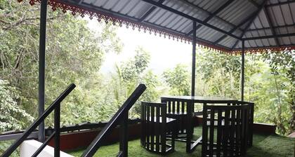 SK Paradise offers accommodation with free WiFi and free private parking.