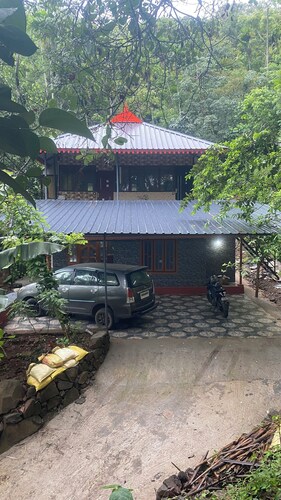 SK Paradise offers accommodation with free WiFi and free private parking.


