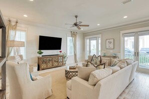 Interior - Shine on the Shore by Avantstay Pool + Golf Cart (Santa Rosa Beach)
