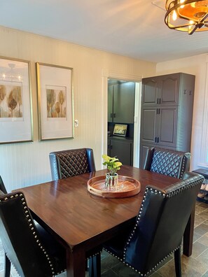 Dining - Private Getaway | Stratford 10min | Spa Add-on Options (Shakespeare)