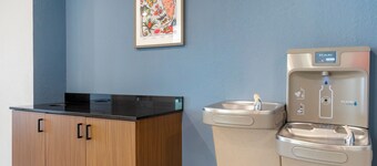 HomeTowne Studios by Red Roof Tampa - Airport