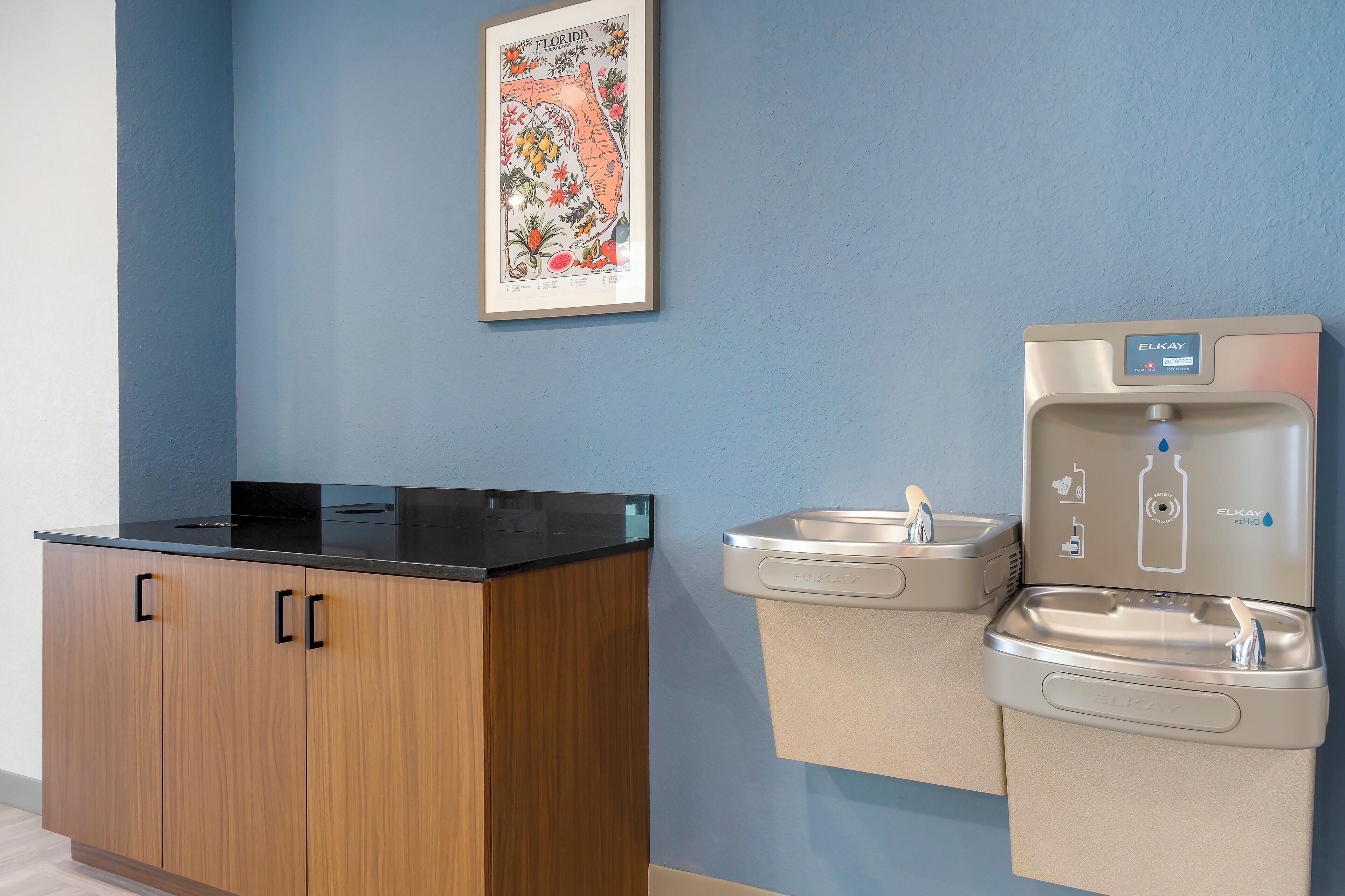 Photo - HomeTowne Studios by Red Roof Tampa - Airport