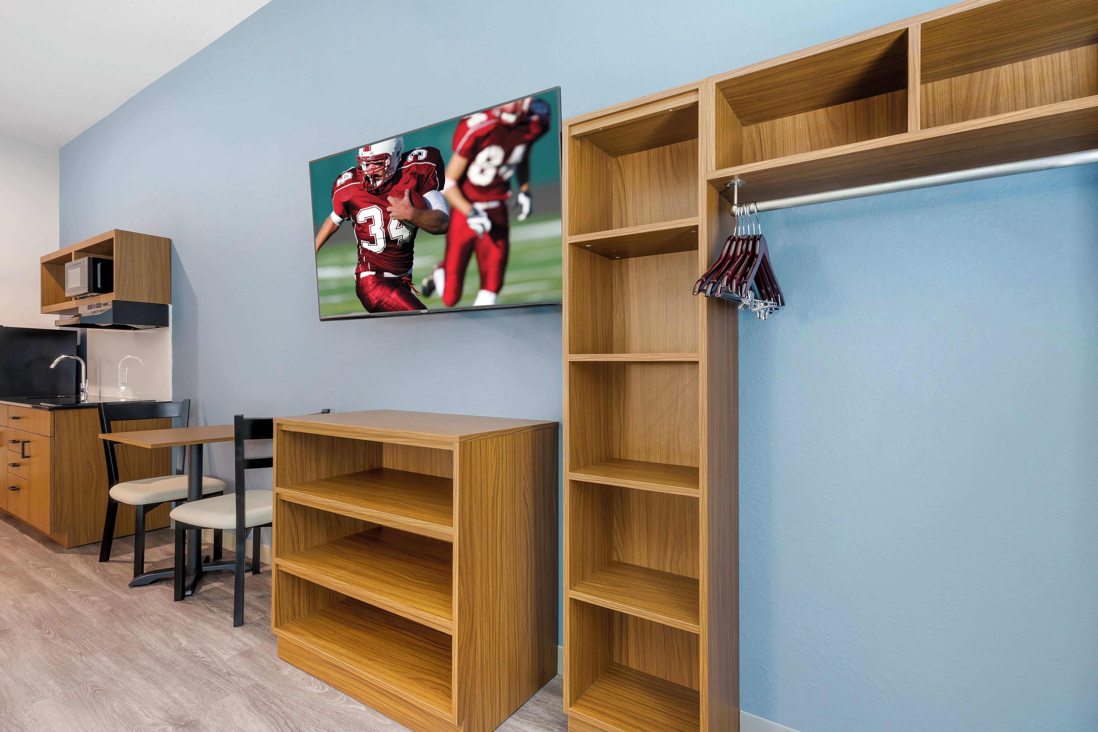 Photo - HomeTowne Studios by Red Roof Tampa - Airport