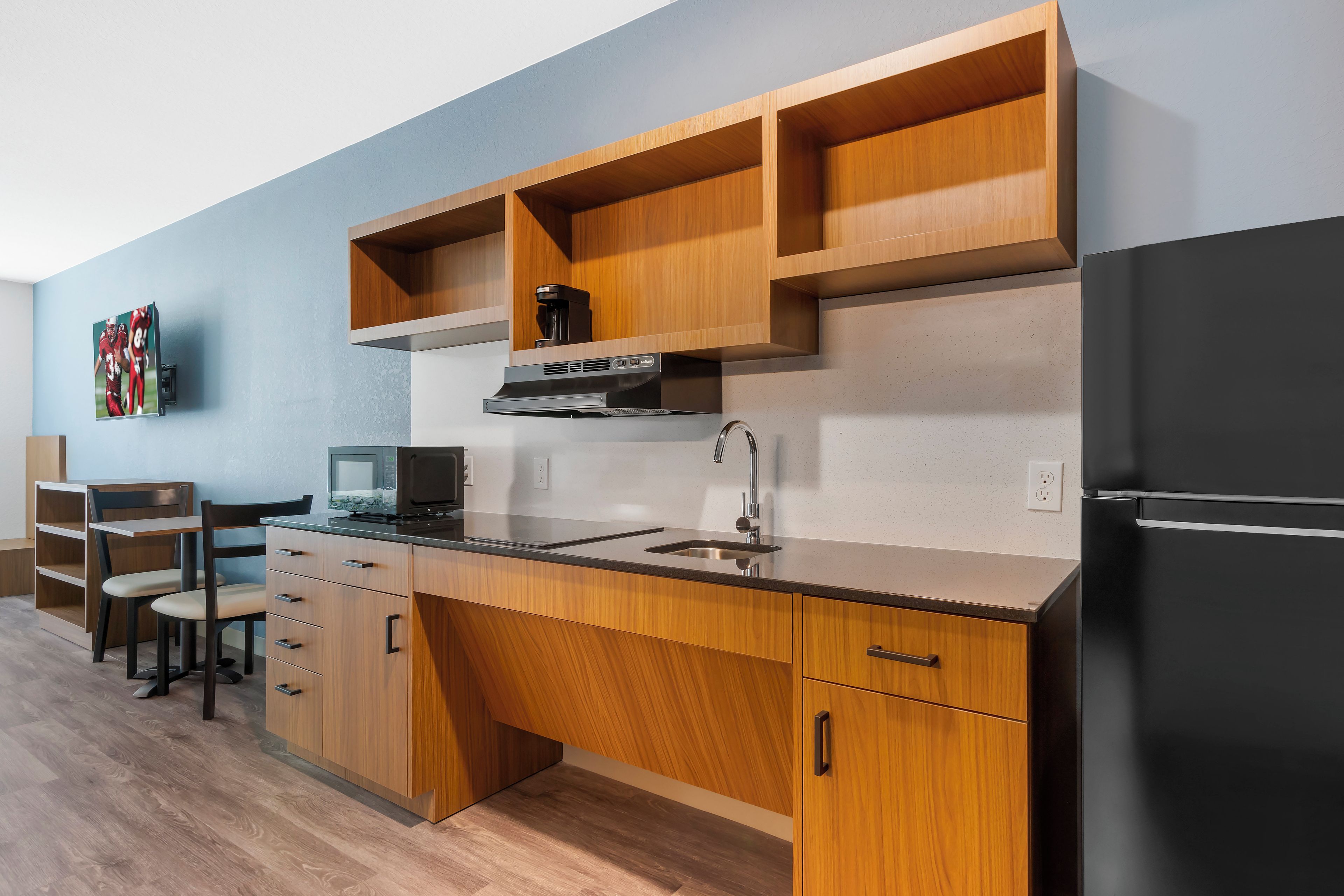 Photo - HomeTowne Studios by Red Roof Tampa - Airport