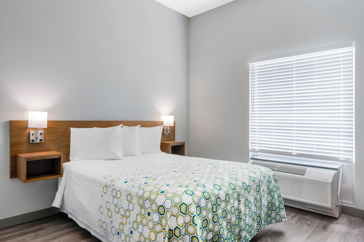 Cortinas blackout, tabla de planchar con plancha y wifi gratis