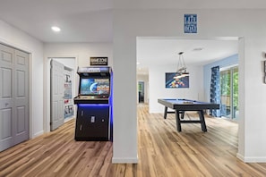 Game room - Lakefront Retreat w/Pvt Dock, Game Room, Hot Tub, Kayaks (Murray)