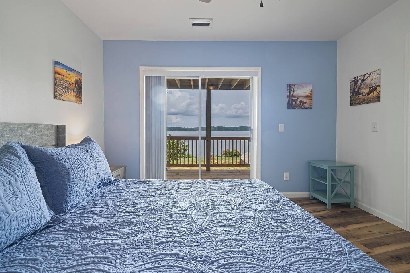 5 camere, una scrivania, ferro/asse da stiro, culla da viaggio