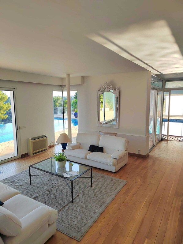 リビング エリア