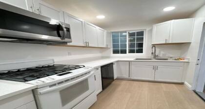 Charming 2-bedroom house with WiFi and AC in San Mateo