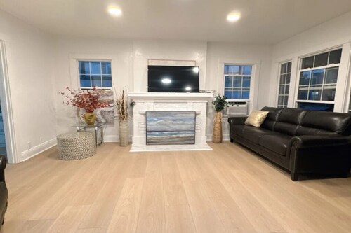Charming 2-bedroom house with WiFi and AC in San Mateo