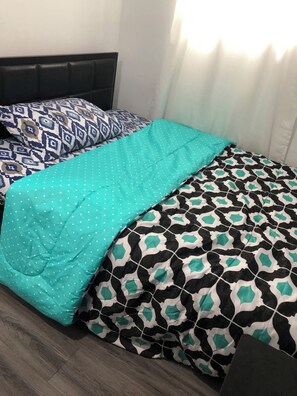 1 bedroom, WiFi, bed sheets - FAIR-B01-Cozy Holiday Home (Toronto)