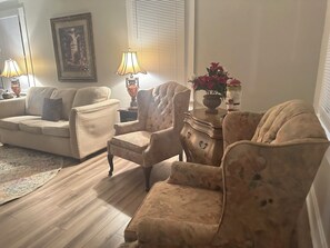 Living area - E Street Gallery King BedroomSHARED Bath (Hamilton)