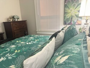 Iron/ironing board, free WiFi - E Street Gallery King BedroomSHARED Bath (Hamilton)