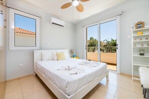 3 bedrooms, in-room safe, iron/ironing board, free WiFi - Villa Kohili - Steps from the Beach (Protaras)