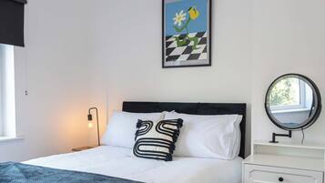 3 bedrooms, desk, iron/ironing board, WiFi