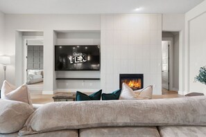 TV connectée, cheminée, espaces bureaux