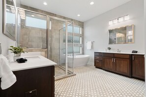 Sèche-cheveux, serviettes fournies