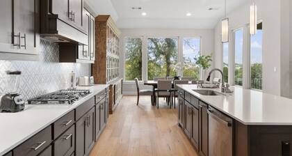 Luxury 4BR Escape | Private Cinema & Views