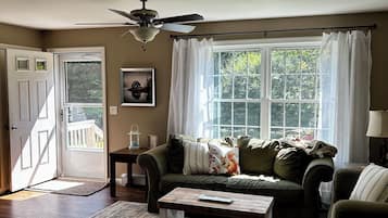 تلفزيون ذكي، مدفأة، كُتُب