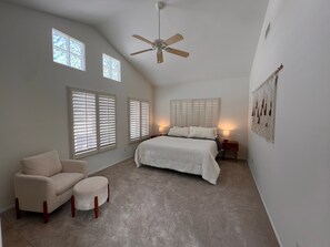 3 habitaciones, tabla de planchar con plancha, wifi y ropa de cama 