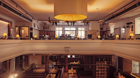 Restaurant. Brauhaus‑Hostel König von Flandern