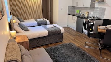 Deluxe studio suite