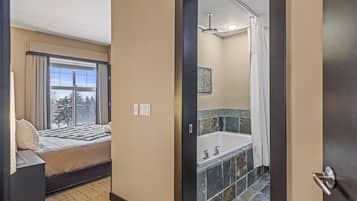 2 bedrooms, iron/ironing board, travel crib, free WiFi