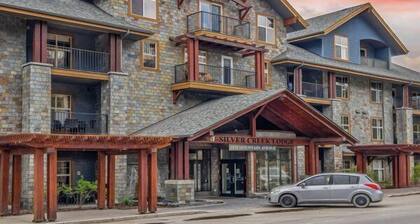 Enjoy this Stunning Condo with Hot Pools, Steam Room, Onsite Spa and Restaurant