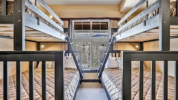 2 bedrooms, iron/ironing board, travel crib, free WiFi