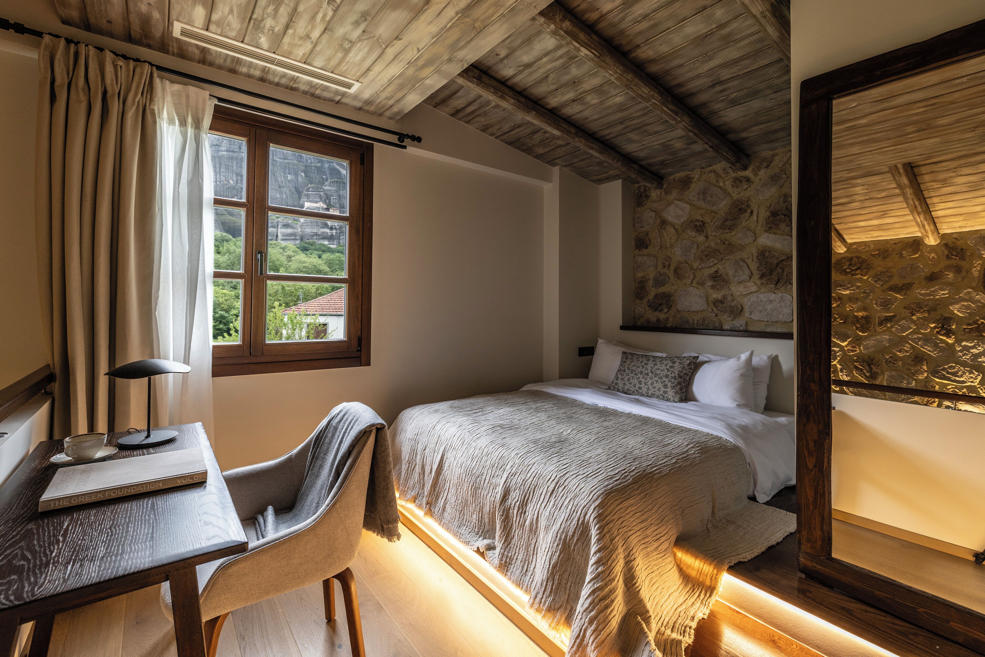 尊榮雙人房, 山景 | 書桌、隔音、免費無線上網