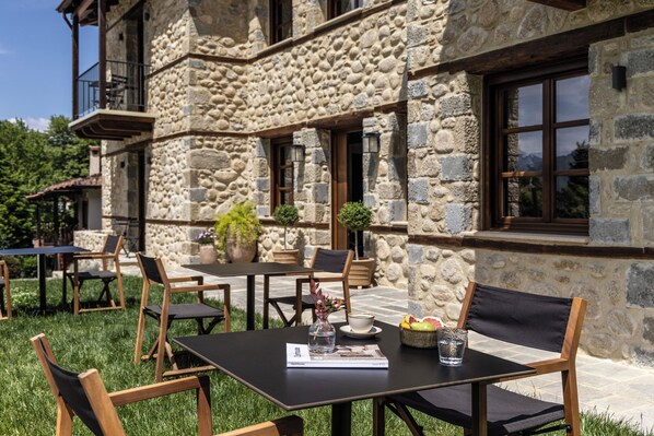 Exterior - Mones (Kalabaka)