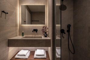 Premium Double Room, Mountain View | Bathroom | Shower, hair dryer, towels, soap - Mones (Kalabaka)