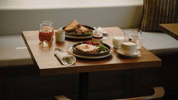 Free daily cooked-to-order breakfast